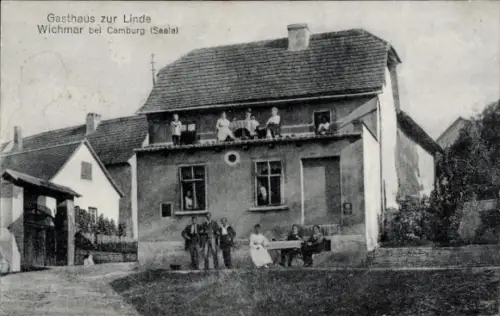 Ak Camburg an der Saale Thüringen, Gasthaus mit Balkon, Männer und Frauen auf Balkon und vor Eing