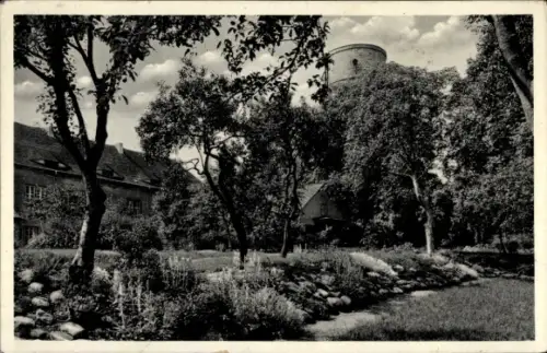 Ak Bad Belzig in der Mark, Burg Eisenhardt, Burggarten, Bergfried, Portalgebäude
