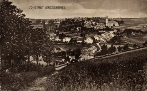 Ak Jöhstadt im Erzgebirge Sachsen, Panoramablick vom Hang auf Dorf, Kirche, Wohnhäuser, Felder, F
