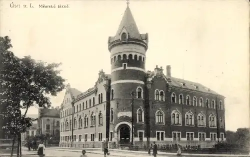Ak Ústí nad Labem Aussig an der Elbe, Městské lázně, historisches Gebäude, Türme, Bäume