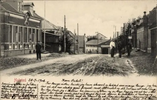Ak Halsted Lolland Dänemark, Straße in  Gebäude links, Personen auf der Straße, historische Po...