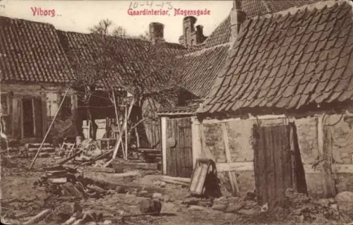 Ak Viborg Dänemark, Alter Schuppen, Backsteinhäuser, verwilderte Umgebung, Gedämpfte Farben