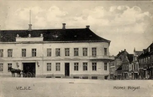 Ak Vejle Jutland Dänemark, Hotel Royal, Bahnhof, Pferd vor dem Hotel, alte Architektur