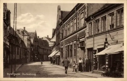 Ak Rudkøbing Dänemark, Østergade, Geschäfte, Menschen, Straßenszene
