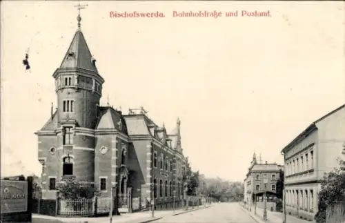Ak Bischofswerda in Sachsen, Bahnhofstraße mit Postamt,  Architektur