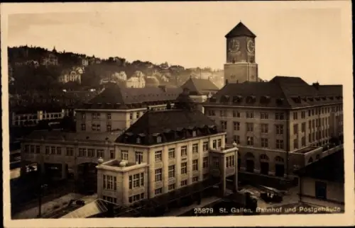 Ak St. Gallen Stadt Schweiz, Bahnhof, Postgebäude,  Uhrturm