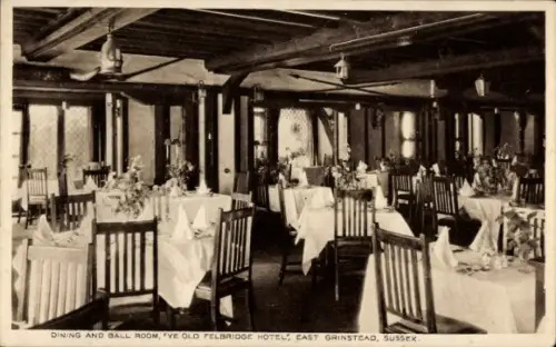 Ak East Grinstead West Sussex England, Old Felbridge Hotel, Speisesaal, Ballsaal