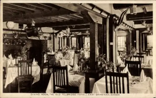 Ak East Grinstead West Sussex England, Old Felbridge Hotel, Speisesaal