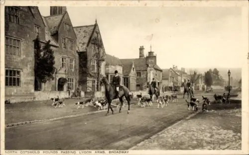 Ak Broadway Cotswolds Worcestershire England, Lygon Arms, North Cotswold Hounds, Jagdgesellschaft