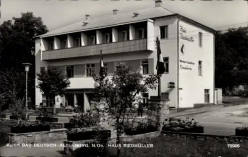 Ak Bad Deutsch Altenburg in Niederösterreich, Haus Riedmüller