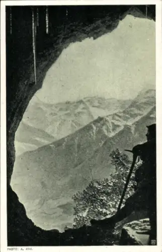 Ak Werfen in Salzburg, Eisriesenwelt im Tennengebirge, Ausblick aus dem Höhlentor