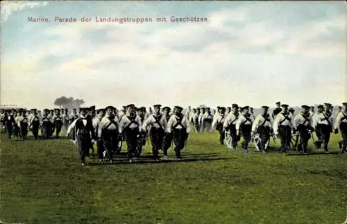 Ak Kaiserliche Marine, Parade der Landungstruppen mit Geschützen
