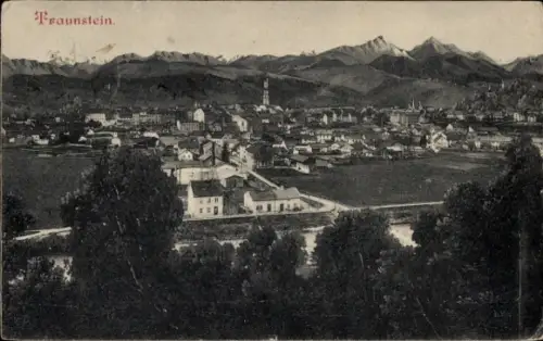 Ak Traunstein in Oberbayern, Panoramablick auf Stadt, Fluss und Bäume vorn, Kirchturm, zahlreiche