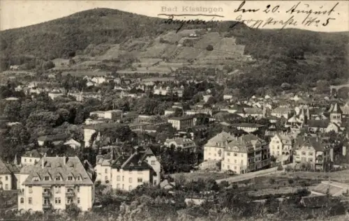 Ak Bad Kissingen Unterfranken Bayern, Stadtpanorama, zahlreiche Häuser, Kirchturm, Weinberge am H