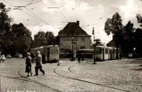 Ak Berlin Neukölln Rudow, Spinne, Straßenkreuzung, Straßenbahnen, Passanten