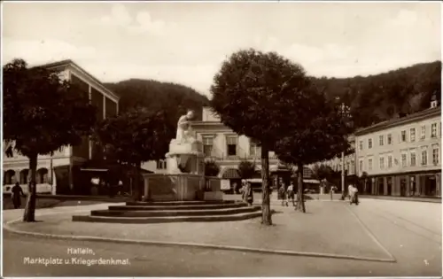 Ak Hallein in Salzburg, Marktplatz, Kriegerdenkmal, Bäume, Gebäude, Menschen