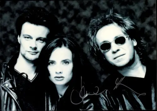 Autogrammkarte Gesangstrio bell book and candle, Portrait, Autogramm