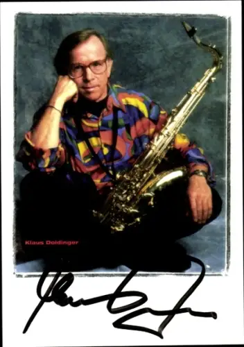 Autogrammkarte Musiker Klaus Doldinger, Portrait mit Saxophon, Autogramm