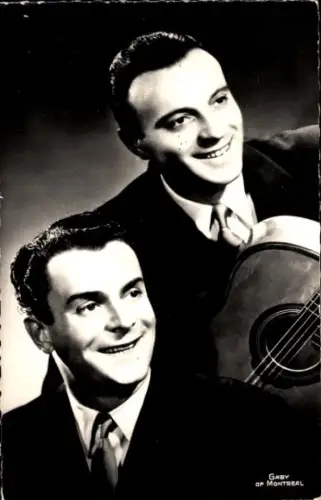 Ak Sänger-Duo Patrice und Mario, Portrait mit Gitarre