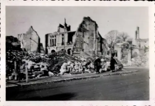Foto Frankreich, Kriegszerstörungen am Ort