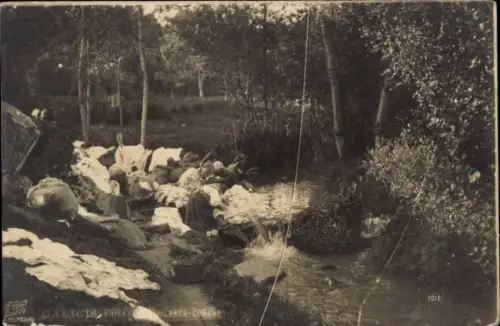 Foto Ak La Coruña Galicien, Wäscherinnen am Fluss
