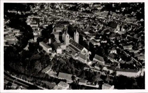 Ak Freising in Oberbayern, Luftaufnahme von  Aktien-Schenke, schöner Garten, Metzgerei