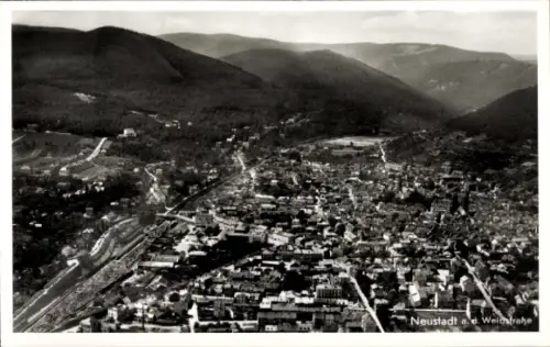 Ak Neustadt an der Weinstraße, Fliegeraufnahme