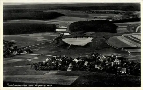Ak Reinhardshofen Gutenstetten Mittelfranken, Landschaftsaufnahme, See, Felder, Häuser, Luftaufna