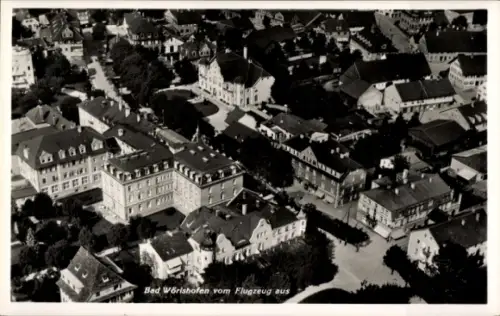 Ak Bad Wörishofen im Unterallgäu, Luftaufnahme von  viele Gebäude, Bäume, Straßen