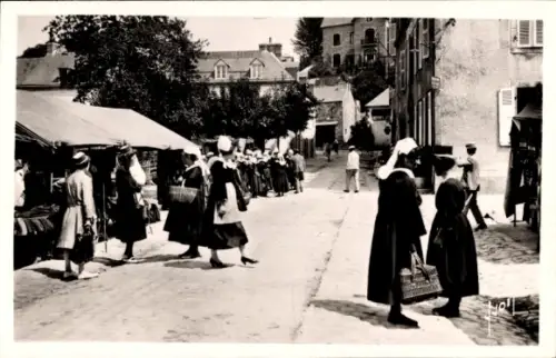 CPA Pont Avenue Finistère, Place du village