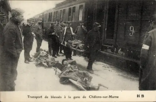 Ak Chalons sur Marne, Transport de blesses a la gare Chalons sur Marne