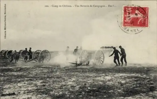 Ak Camp de Chalons Camp de Mourmelon Marne, Feldbatterie feuert