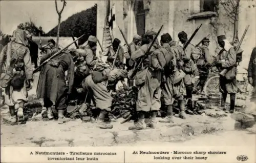 Ak Neufmontiers Seine-et-Marne, Tirailleurs marocains inventoriant leur butin