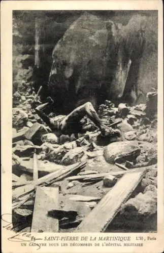 CPA Saint-Pierre, Martinique, Un cadavre sous les décombres de l'hôpital militaire