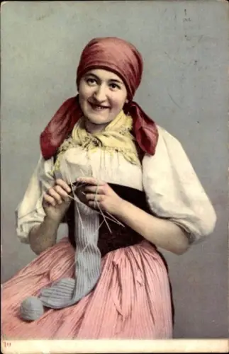 Ak Frau beim Stricken, Tracht