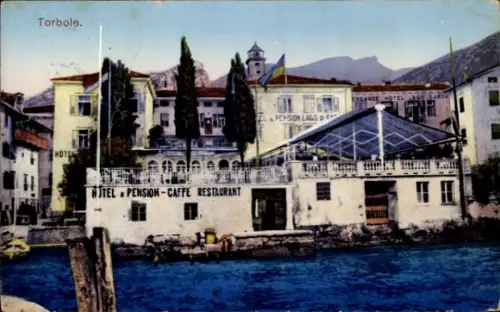 Ak Torbole Lago di Garda Trentino, Hotelgebäude am Ufer, Terrasse, Schriftzug HOTEL PENSION-CAFFE