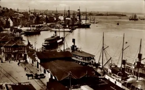 Ak Flensburg in Schleswig Holstein, Hafen, Schiffe, Anleger