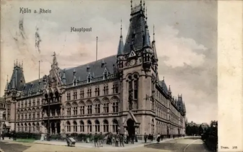Ak Köln am Rhein, Hauptpost-Gebäude mit Turm, verzierte Fassade, Statue, Personen auf Straße