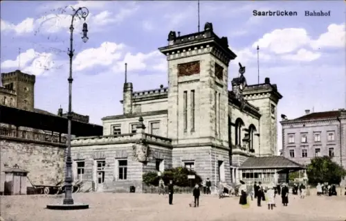 Ak Saarbrücken im Saarland, Bahnhof