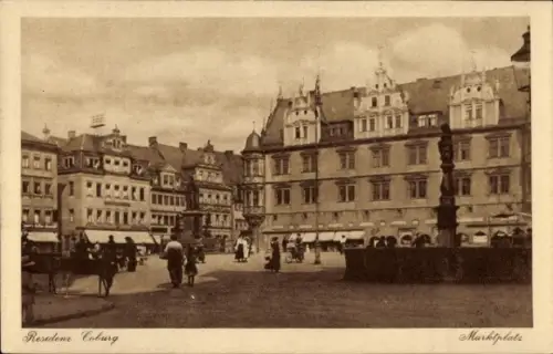 Ak Coburg in Oberfranken, Die Residenz, Marktplatz, Brunnen, Passanten