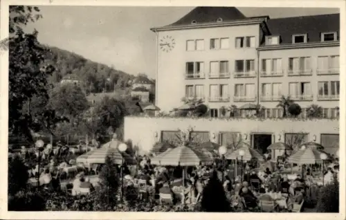 Ak Oberschlema Bad Schlema im Erzgebirge Sachsen, Partie im Hotelgarten