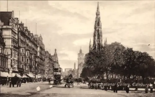 Ak Edinburgh Schottland, Breite Straße mit Passanten, Pferdekutschen und Straßenbahn, Park mit Bä