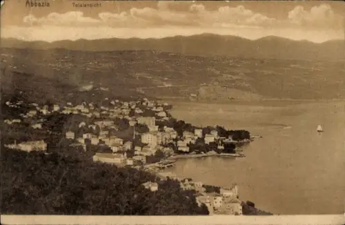 Ak Opatija Abbazia Kroatien, Bucht mit Uferbebauung, Häfen und Piers, viele Gebäude, Segelboot, b