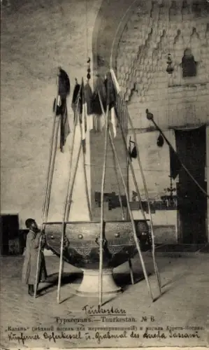 Ak Türkistan Kasachstan, kupfernder Opferkessel, Grabmal