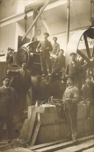 Foto Ak Ixelles Elsene Bruxelles Brüssel Belgien, Männer-Gruppenfoto, Maschinen, Technik, Motor