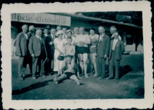 Foto Karlsruhe in Baden, Rheinstrandbad Rappenwört, Menschen-Gruppenfoto
