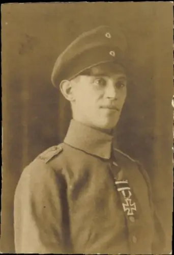 Foto Ak Deutscher Soldat in Uniform, Porträt