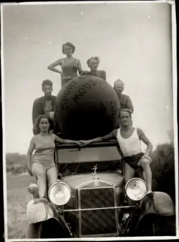 Foto Menschen auf dem Auto, Gruppenfoto