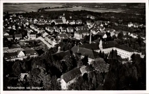 Ak Winnenden in Württemberg, Luftaufnahme von Winnenden, viele Häuser, grüne Bäume