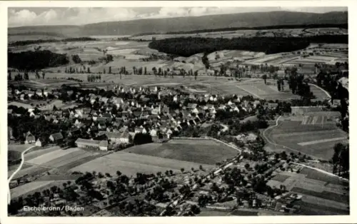 Ak Eschelbronn in Baden, Landschaft mit Dorfansicht, Feldern, Wäldern, schwarz-weißer Fotografie